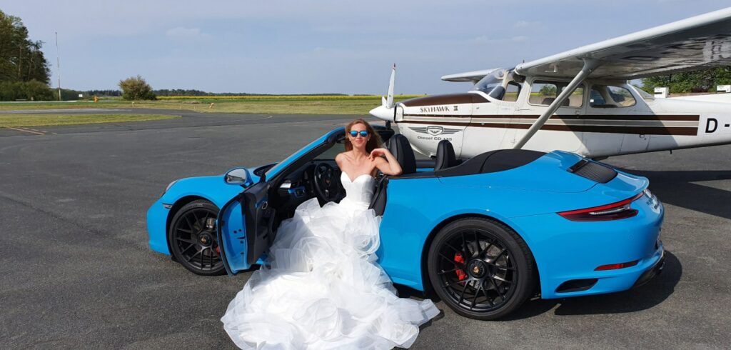 Die vielen Volantschichten des Kleides erzeugen einen atemberaubenden Effekt.