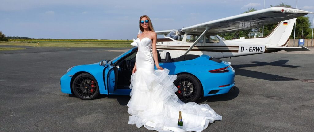 Oben schlicht und unten extravagant, ein absolut ausergewöhnliches Traumkleid.