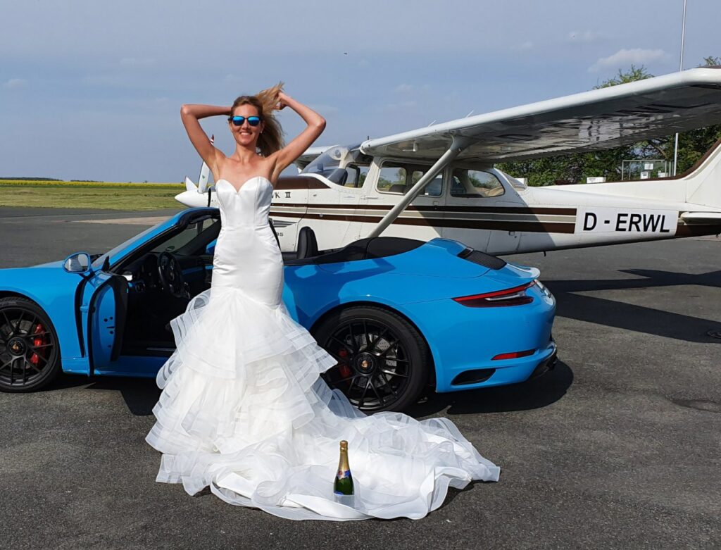 Dieses Brautkleid zaubert eine hammermäßige Figur.