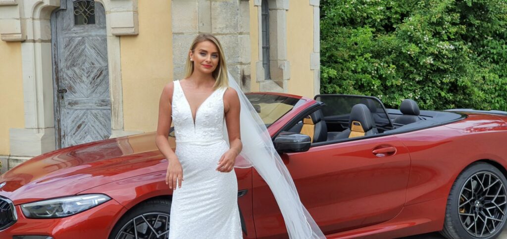 Ein besonders zartes Brautkleid, bei dem absolut jedes Detail stimmt.