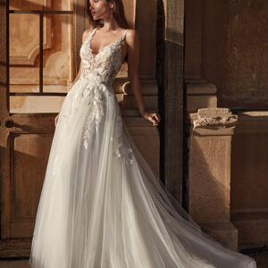 Romantisches Tüll-Brautkleid mit floralen Applikationen – Bella Sposa Brautkleider Nürnberg