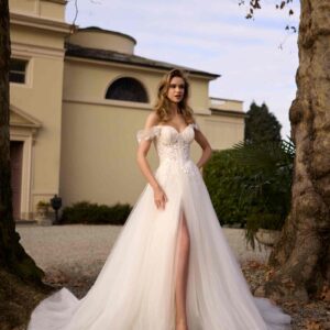 Romantisches Brautkleid mit Schlitz und Tüllrock – Bella Sposa Brautmode Nürnberg