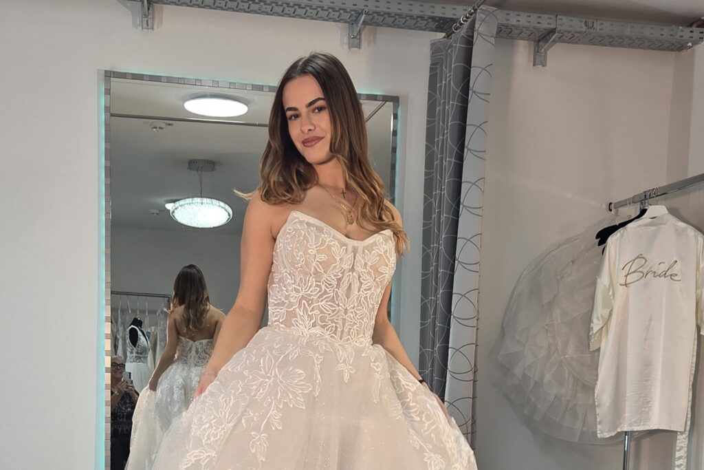Brautkleid Trend 2026 mit Corsage, transparenter Spitze und floralem 3D-Design bei Bella Sposa Fürth